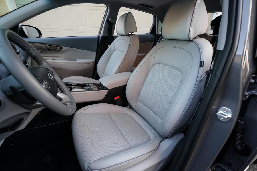 Интерьер Hyundai Kona Electric (OS) 2018 года  (NA) (фото 34 из 55)